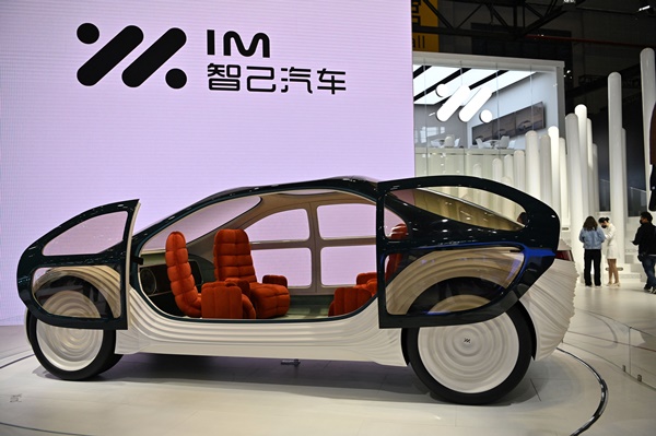 มุมหนึ่งในมหกรรมยานยนต์เซี่ยงไฮ้ประจำปี 2021