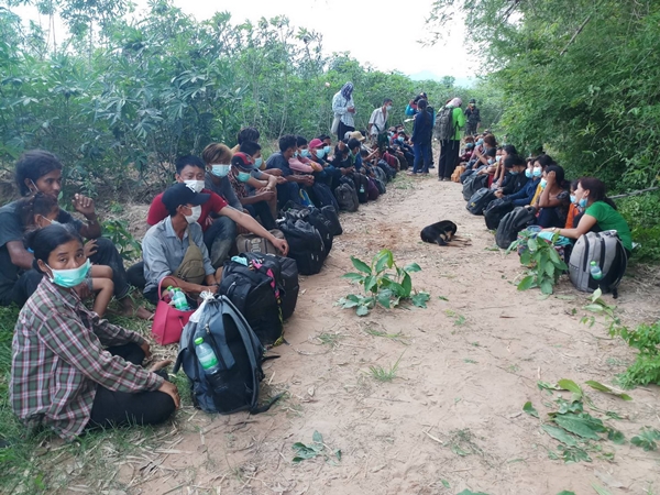 พม่าทะลักเข้าไทยรวบได้ 52 ราย อยู่ระหว่างสอบสวนว่าหนีมาหางานทำ หรือหนีภัยการเมือง