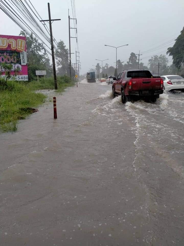ฝนถล่ม! ถนน 32 สายใน 18 จังหวัดจมน้ำ ทล.ระดมเจ้าหน้าที่ช่วยเหลือประชาชน