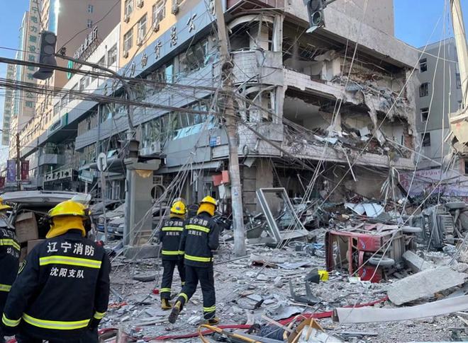 สภาพย่อยยับบริเวณที่เกิดเหตุแก็สระเบิดในร้านอาหารที่เมืองเสิ่นหยัง เมื่อวันที่ 21 ต.ค.2021 (ภาพจากสื่อจีน)