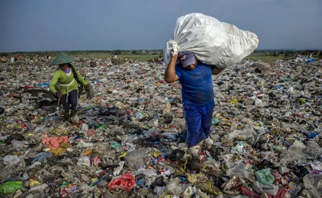สหรัฐฯ ผู้ก่อขยะพลาสติกรายใหญ่ของโลก! “42 ล้านตันต่อปี มากกว่ากลุ่มประเทศอียูรวมกัน”