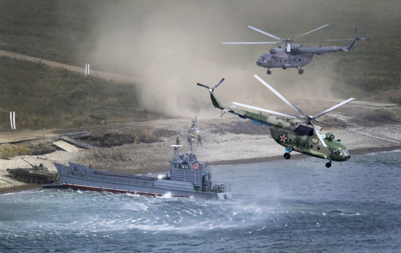 (ภาพจากแฟ้ม) กำลังทางเรือและทางอากาศของรัสเซีย ซ้อมรบในทะเลญี่ปุ่น