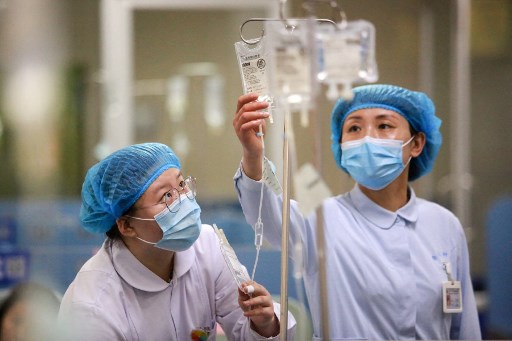 จีนปรับแนวทางรักษาผู้ป่วยโควิด ลดภาระบุคลากรการแพทย์ (แฟ้มภาพเอเอฟพี)