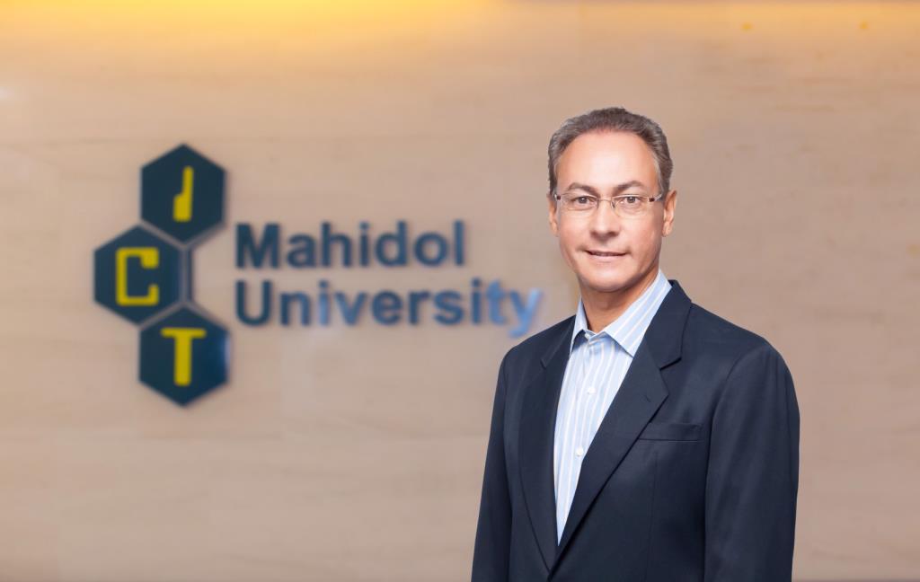 Professor Dr.Peter Fereed Haddawy รองคณบดีฝ่ายพัฒนางานวิจัย คณะเทคโนโลยีสารสนเทศและการสื่อสาร (ICT) มหาวิทยาลัยมหิดล และผู้อำนวยการ Mahidol-Bremen Medical Informatics Research Unit (MIRU) นักวิทยาศาสตร์สาขาวิทยาการคอมพิวเตอร์ อันดับ 1 ของประเทศไทย จากการจัดอันดับของ Research.Com ผู้นำทีมวิจัยด้านเทคนิคในการสร้างสรรค์และพัฒนาเซนเซอร์ตรวจจับยุงด้วยเทคโนโลยีปัญญาประดิษฐ์ (AI)
