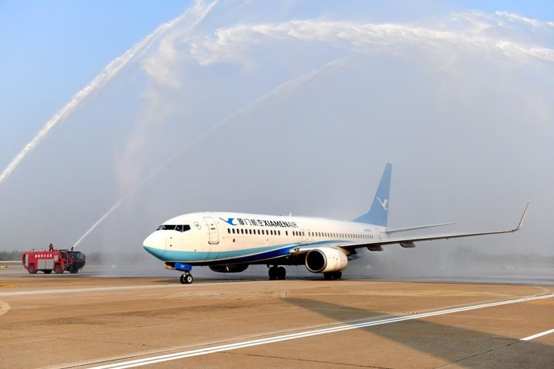 เครื่องบินของสายการบินเซี่ยเหมิน แอร์ไลน์ส ที่ท่าอากาศยานเทียนเหอ นครอู่ฮั่น เมืองเอกของมณฑลหูเป่ยทางตอนกลางของจีน วันที่ 8 เม.ย.2020 (แฟ้มภาพซินหัว)