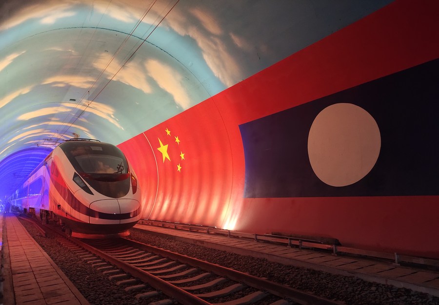 A train passes through the Friendship Tunnel on the China-Laos railway.  (Photo from Xinhua archive)
