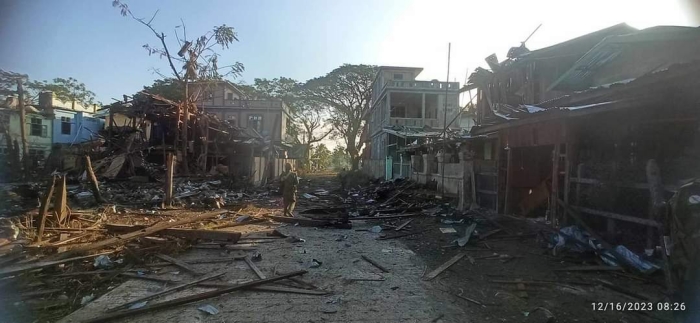 สภาพบ้านเรือนที่ถูกทำลายเสียหายจากการโจมตีทางอากาศของกองทัพพม่า.