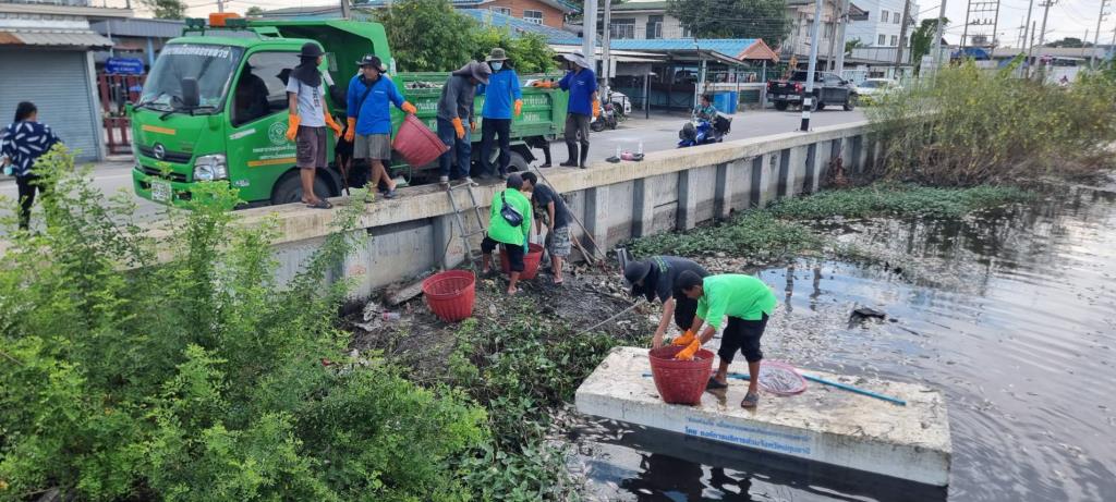 คลองปทุมฯเน่าพบปลาตายยาวกว่า 3 กิโลเมตร เร่งเก็บซาก คาดหนัก 20 ตัน