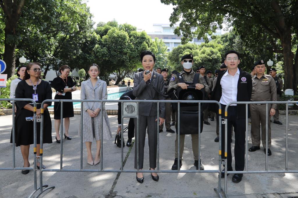 ที่ปรึกษา รมว.กระทรวง อว.พร้อมปลัด อว.เจรจานักศึกษาอุเทนถวายหลังยกขบวนมาปิดกระทรวง เผยทุกฝ่ายต้องทำหน้าที่ของตนเอง ยืนยันรับฟังทุกข้อเรียกร้อง ยึดสันติวิธี
