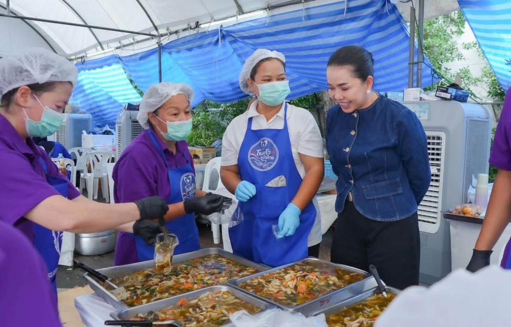 “สุขสมรวย” ยันโรงครัวภูมิใจไทยเปิดต่อเนื่อง จนกว่า กทม. จะเยียวยาผู้ประสบอุทกภัยแล้วเสร็จ