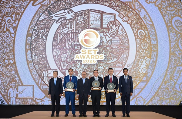 ซีอีโอ KTB และ FSMART คว้ารางวัล Best CEO Awards
