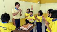 “โครงการเลี้ยงไก่ไข่เพื่ออาหารกลางวันนักเรียน” สอนทักษะอาชีพ-สร้างคลังอาหาร โรงเรียนบ้านแก้วเพชรพลอย จ.สระแก้ว