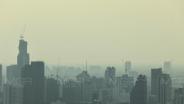 คน กทม. สำลักฝุ่น ค่า PM 2.5 เช้าวันนี้ ฟุ้งเกินมาตรฐานอยู่ในระดับสีส้ม 69 พื้นที่ เริ่มมีผลกระทบต่อสุขภาพ