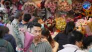 In Clips: ร้านดอกไม้ฮ่องกงโอด ปีนี้ปชช.ซื้อดอกไม้วาเลนไทน์ รัดเข็มขัดไม่ทุ่มจ่ายจัดช่อใหญ่เหมือนเดิม ทำยอดขายต่ำสุดในรอบ 5 ปี