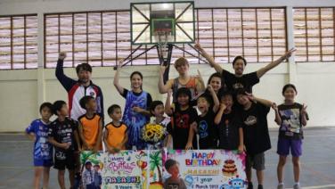 นักลงทุนญี่ปุ่นเปิดคลินิกส่งเสริมทักษะการเล่นบาสเกตบอลให้เยาวชนไทย-ญี่ปุ่นในเมืองศรีราชา