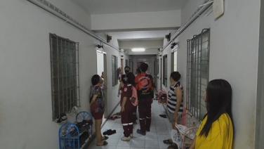 ระทึก! สาวพม่าคลอดลูกในห้องน้ำหอพัก กู้ภัยโร่ช่วยเหลือก่อนส่งโรงพยาบาล