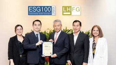 LHFG รับรางวัล ESG100
