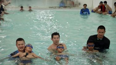 "ครูพายุ" ชวน 2 อดีตนักว่ายน้ำทีมชาติไทยร่วมโครงการช่วยเด็กพ้นวิกฤตจมน้ำ
