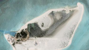 ภาพถ่ายดาวเทียมพบจีนสร้างลานบินบนเกาะพิพาททะเลจีนใต้