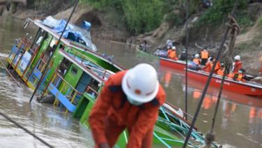 เกิดเหตุเรือโดยสารล่มกลางแม่น้ำในพม่า สูญหายหลายสิบชีวิต