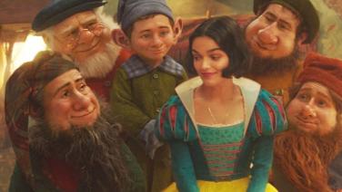 เผยโฉม Snow White ฉบับสาวลาตินกับ "คนแคระทั้ง 7"
