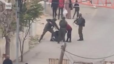 โหดเกิน! สื่อนอกเผยคลิปทหารอิสราเอลยิงใส่ ‘ชายพิการทางสมอง’ ในเวสต์แบงก์ (ชมคลิป)