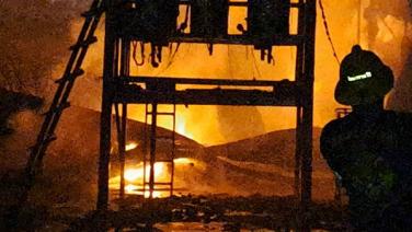 ไฟไหม้โรงงานผลิตเม็ดพลาสติก ราชบุรี หวิดวอดทั้งหลัง