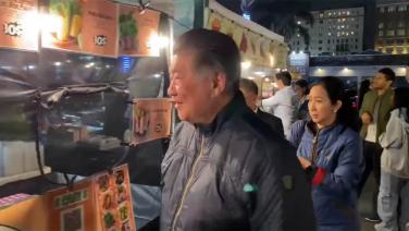 "ภูมิธรรม" ชมตลาดนัดกลางคืนคนไทยในสหรัฐ แวะให้กำลังใจ พร้อมชิมอาหารฝีมือคนไทยในต่างแดน