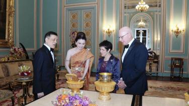 ในหลวง-พระราชินี พระราชทานเลี้ยงอาหารค่ำ  พลเอก เดวิด  เฮอร์ลีย์ ผู้สำเร็จราชการแห่งเครือรัฐออสเตรเลีย ในโอกาสที่เดินทางมาเยือนประเทศไทย