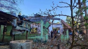 โหดเหี้ยม! กองทัพพม่าทิ้งระเบิดใส่หมู่บ้านในยะไข่กลางดึก ดับ 23 เจ็บกว่า 30