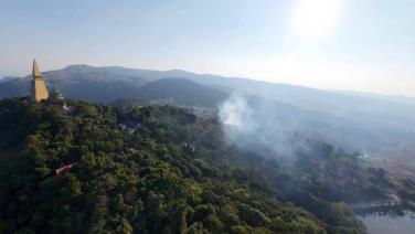 “แน็ต เกศริน”ปักหลักปฏิบัติธรรมวัดป่าภูทับเบิกต่อ แม้ต้องหนีไฟป่าล้อมวัดกันโกลาหลมาแล้ว