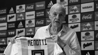 "เมน็อตติ" กุนซือแชมป์โลก 78 ผู้หั่นชื่อ "มาราโดนา" เสียชีวิตวัย 85