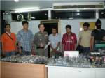 ตร.พัทยาทลายคลังนาฬิกาเลียนแบบรายใหญ่
