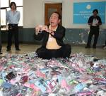 ปศท.ลุยสำเพ็งจับอุปกรณ์มือถือปลอมยี่ห้อดังกว่า 28,000 ชิ้น!!