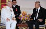Keating pays a courtesy visit to PM Samak
