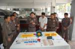 รวบคนร้ายอ้างเป็นตำรวจขนยาบ้า 1.5 หมื่นเม็ด