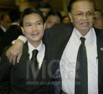 “พลังแม้ว” รวมหัวอุ้ม “การุณ” - ถ่อยอมตะขู่ถีบ “มาร์ค-ชวน-สุเทพ”
