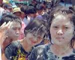 “อัศวิน” เตือนโจ๋เล่นน้ำถนนข้าวสารต้องสุภาพห้ามลวนลาม!