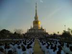 ชาวมหาสารคามฉลองสงกรานต์ไหว้พระธาตุนาดูน
