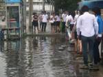 ฝนถล่มกรุง กทม.ปรับแผนรับมือน้ำท่วม สั่ง 50 เขต เปิดสาย 24 ชม.