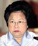 “ป้าอุ๊” ยัวะถูกบี้ถามปัญหาค่าจ้าง-แฉ “หมัก” เปรียบแรงงานแค่ “แก๊งข้างถนน”