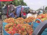 ตลาดผลไม้เมืองจันท์คึกคักหลัง อบจ.เปิดจุดรับซื้อในราคาประกัน