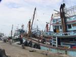 พิษน้ำมันแพงเรือประมงสงขลาเจ๊งหยุดหาปลาชั่วคราว - ร้องหาน้ำมันเขียว