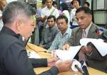 ขรก.ศธ.โวยถูกหลอกให้ลงชื่อแจ้งความ “พันธมิตรฯ” ปลัดฯปฏิเสธพัลวันไม่ได้อยู่เบื้องหลัง
