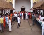 คนพะเยาร่วมตักบาตรกลางลานวัฒนธรรม-นำไทยสู่สันติสุขคึกคัก