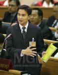 “มาร์ค” เย้ยมติ ครม.ทบทวนลงนามเขาพระวิหารแก้เกี้ยว
