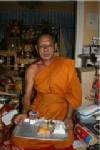 เศรษฐกิจแย่ คนใจบุญใส่บาตรน้อย พระเกรงอนาคตสุนัข-แมว จรจัดในวัดอดตาย