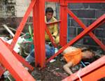 หนุ่มช่างไฟฟ้าซวย! ไฟดูดหล่นป้ายโฆษณาดับอนาถ