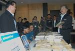 “เป็ดเหลิม” โชว์ออฟ! ร่วมแถลงจับยาบ้า 3 แสนเม็ด