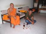 รวบพระ-ฆราวาสตั้งวงดื่มเบียร์ฉลองวันอาสาฬหบูชาคากุฏิที่สุราษฎร์ฯ